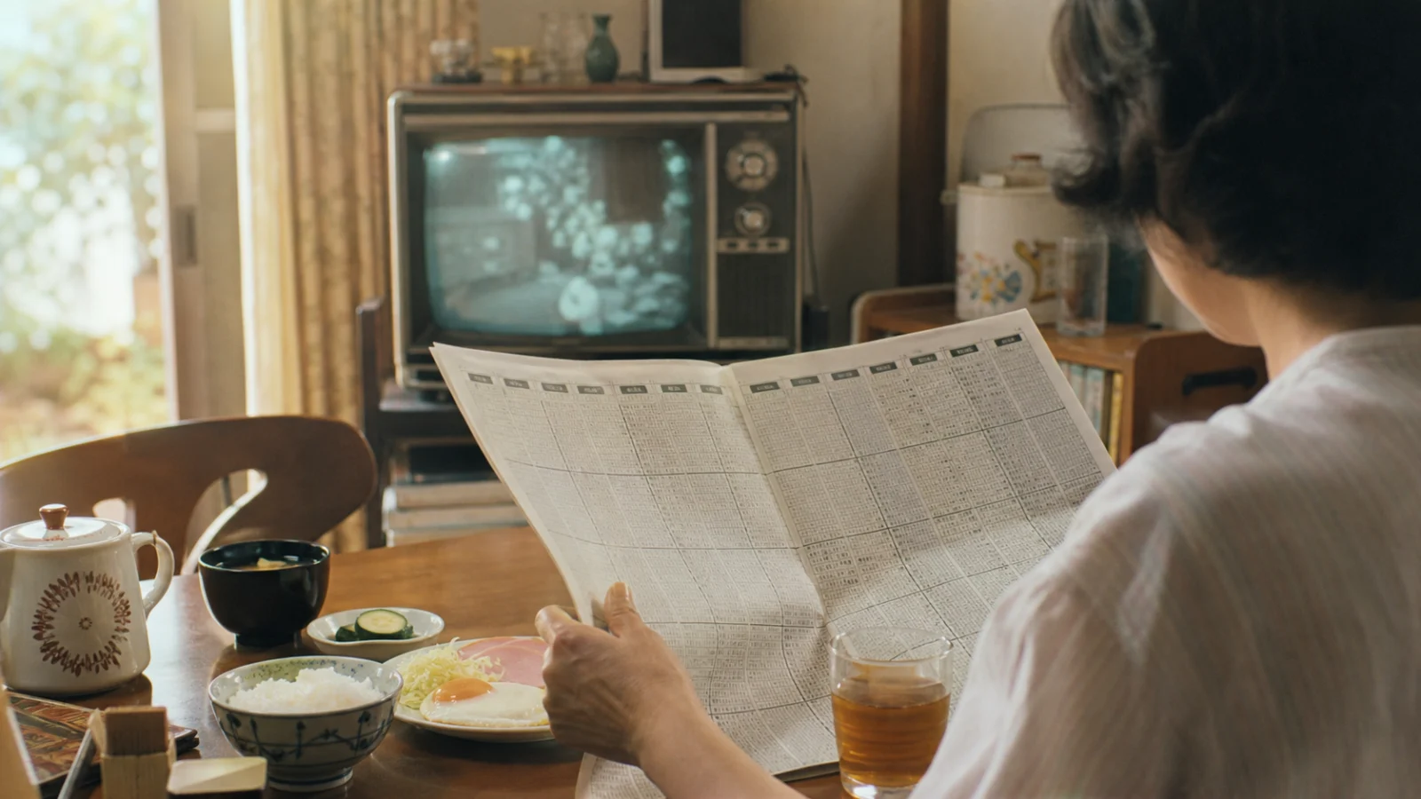 昭和50年代（1975〜1984年ごろ）の新聞のテレビ欄を思わせる横長の記憶風景