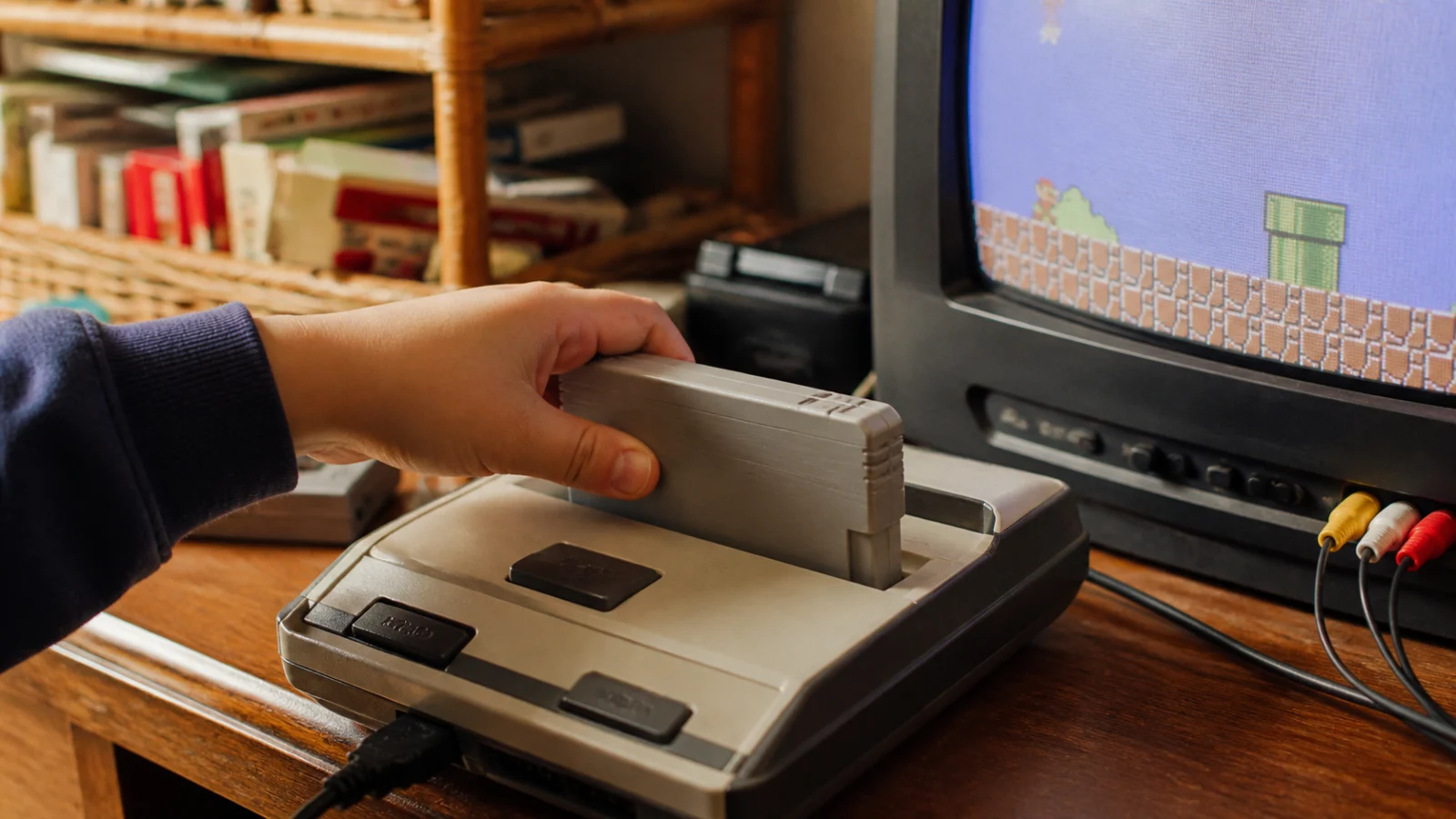 昭和末期〜平成初期（1985〜1994年ごろ）の家庭用ゲームのカセットを思わせる横長の記憶風景