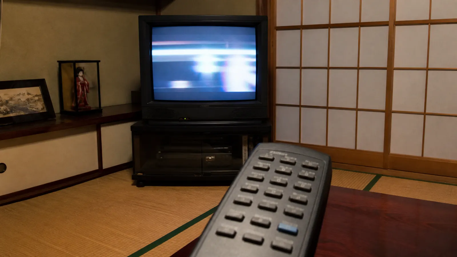 昭和末期〜平成初期（1985〜1995年ごろ）のテレビの副音声ボタンを思わせる横長の記憶風景