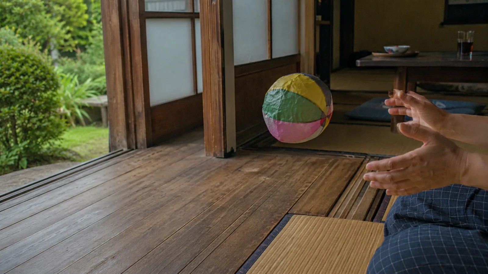 昭和40年代(1965〜1974年ごろ)の紙風船を思わせる横長の記憶風景