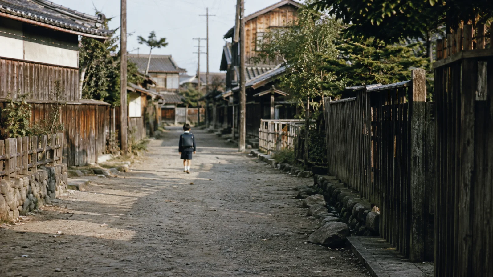 昭和20年代後半〜30年代（1950〜1964年ごろ）の口笛で覚えた流行歌を思わせる横長の記憶風景